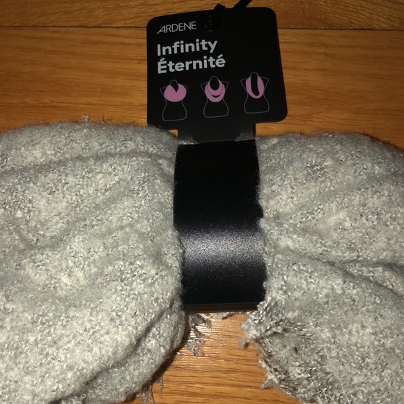 Brand new Infinity Scarf 🧣 - Picture 2 of 4